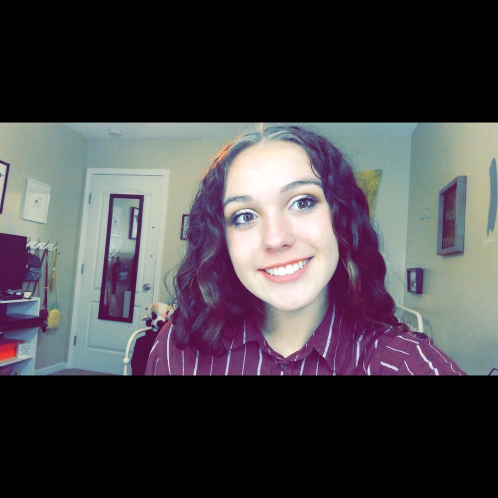 Meet your Posher, Alexis